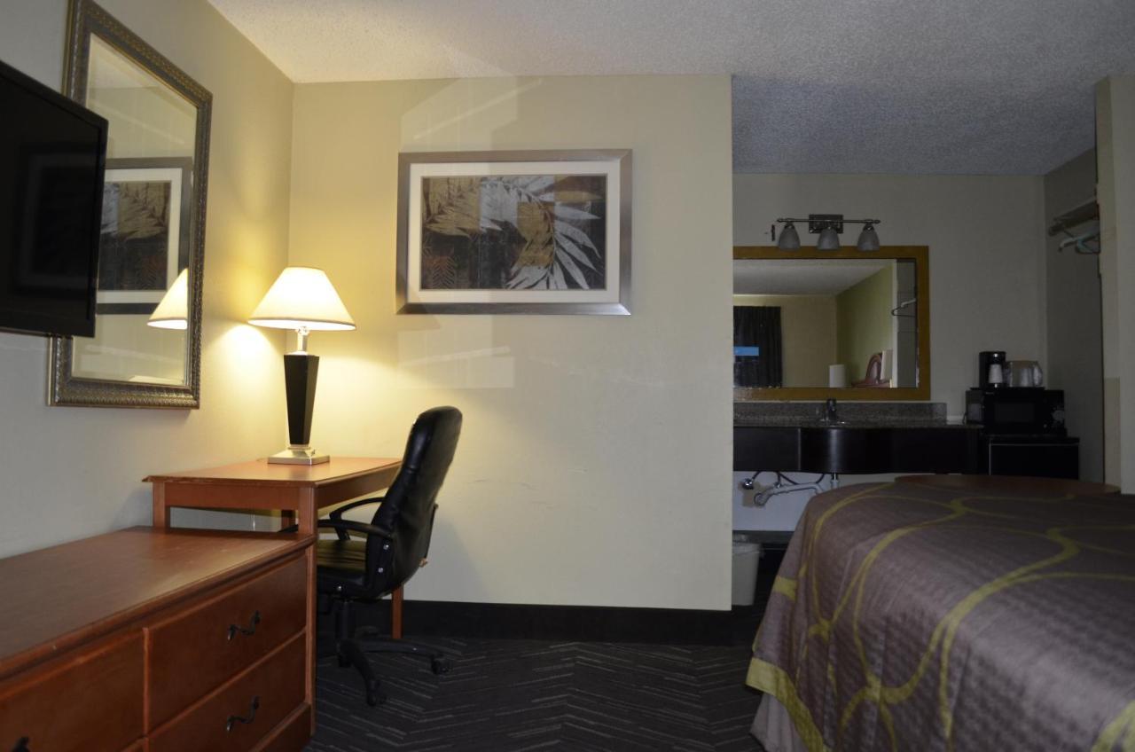 Budget Inn Williamsville Bagian luar foto