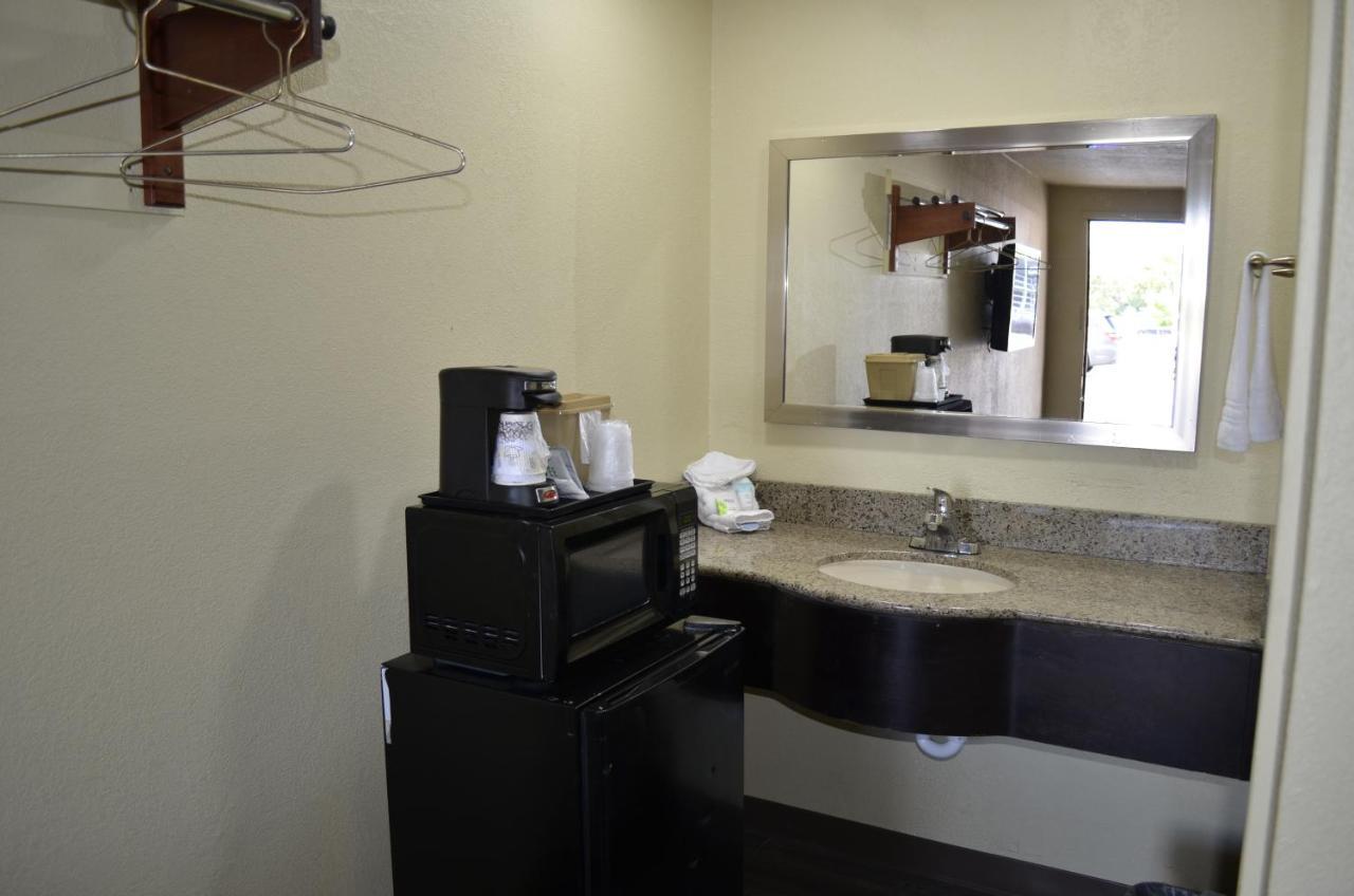 Budget Inn Williamsville Bagian luar foto