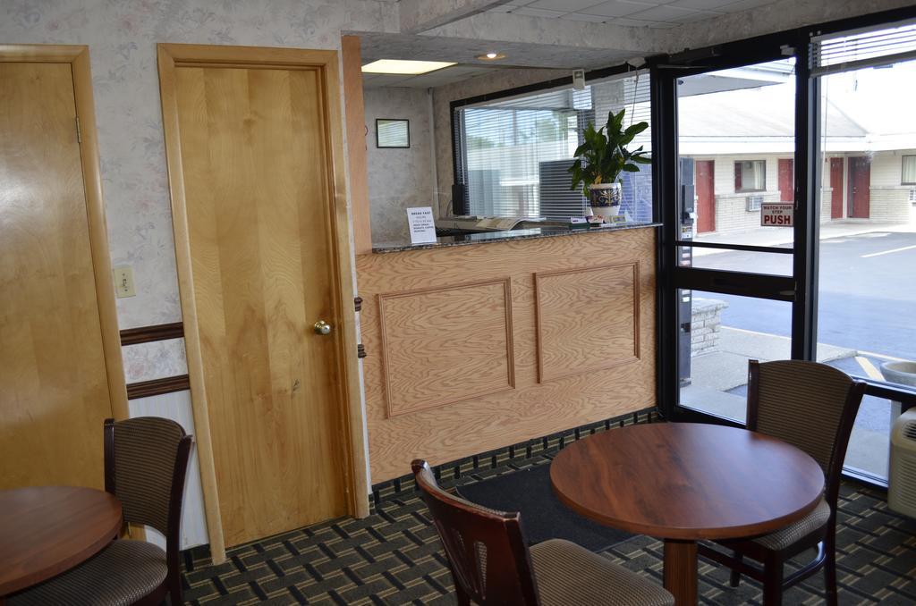 Budget Inn Williamsville Bagian luar foto