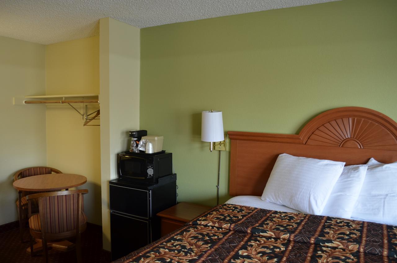 Budget Inn Williamsville Bagian luar foto
