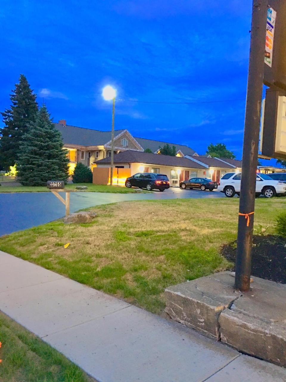 Budget Inn Williamsville Bagian luar foto