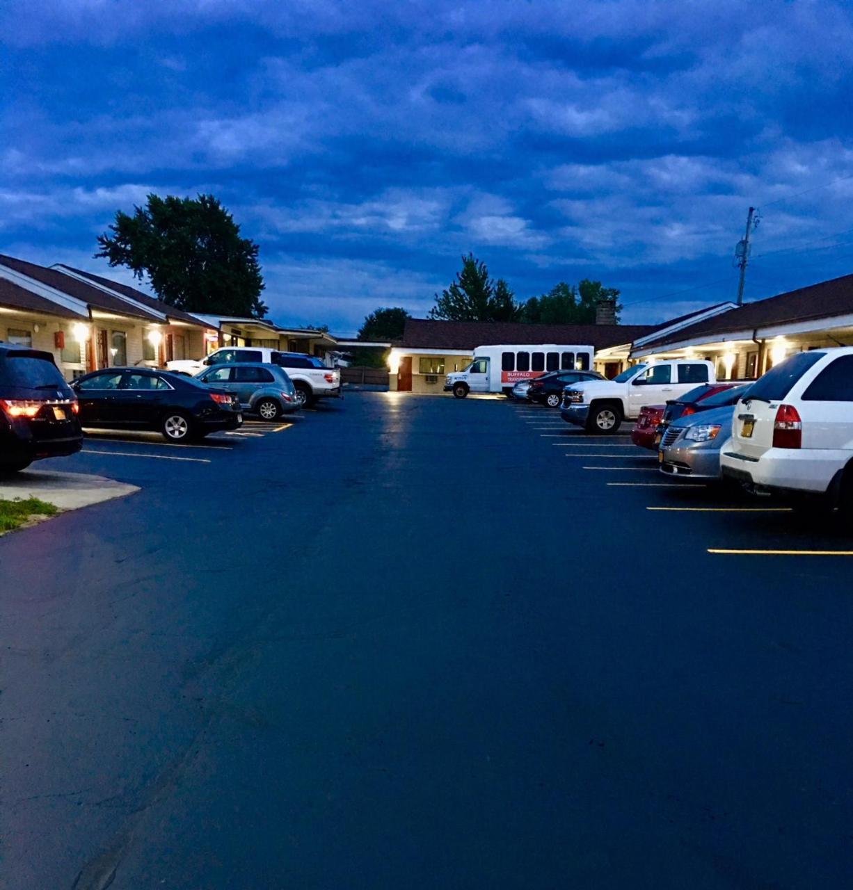 Budget Inn Williamsville Bagian luar foto