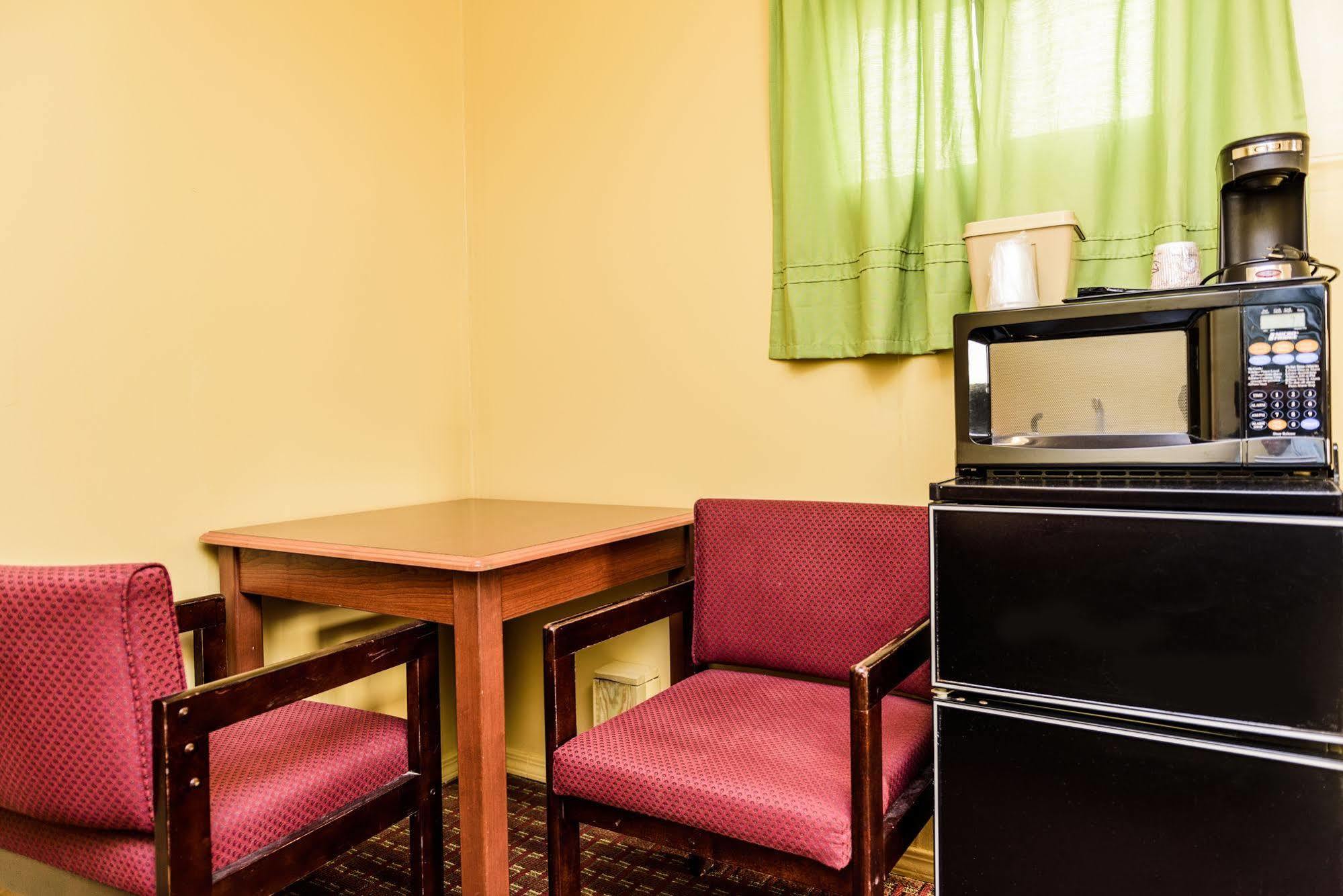 Budget Inn Williamsville Bagian luar foto
