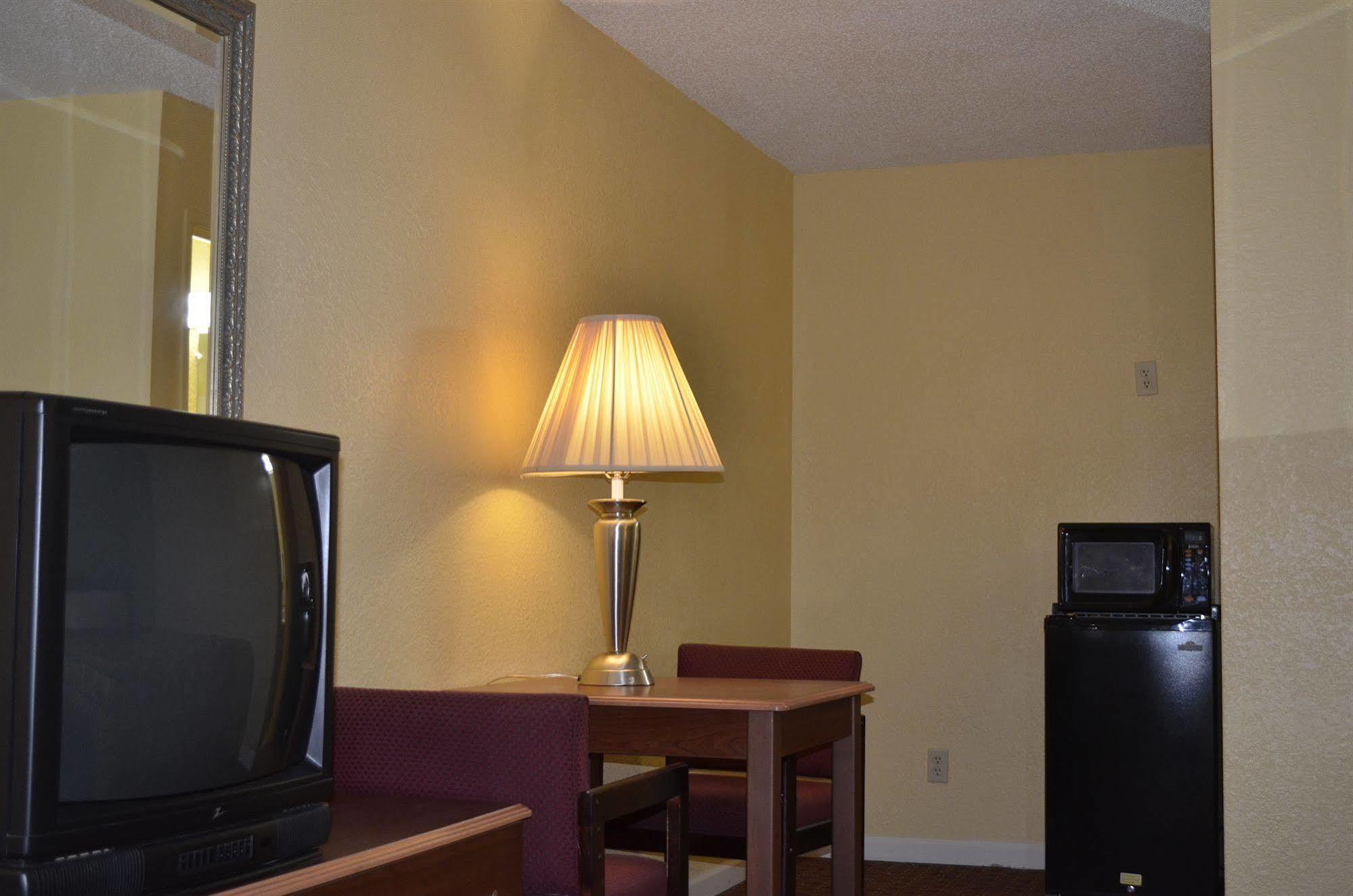 Budget Inn Williamsville Bagian luar foto