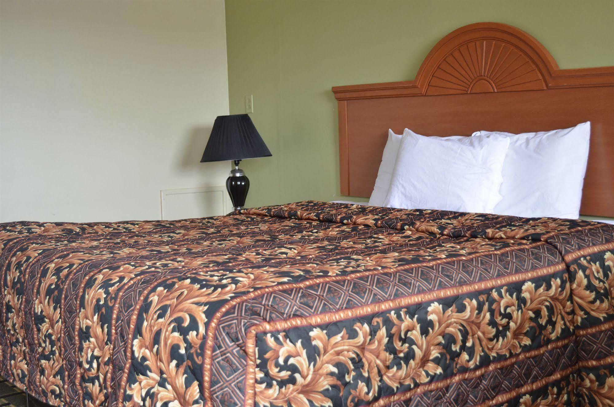 Budget Inn Williamsville Bagian luar foto