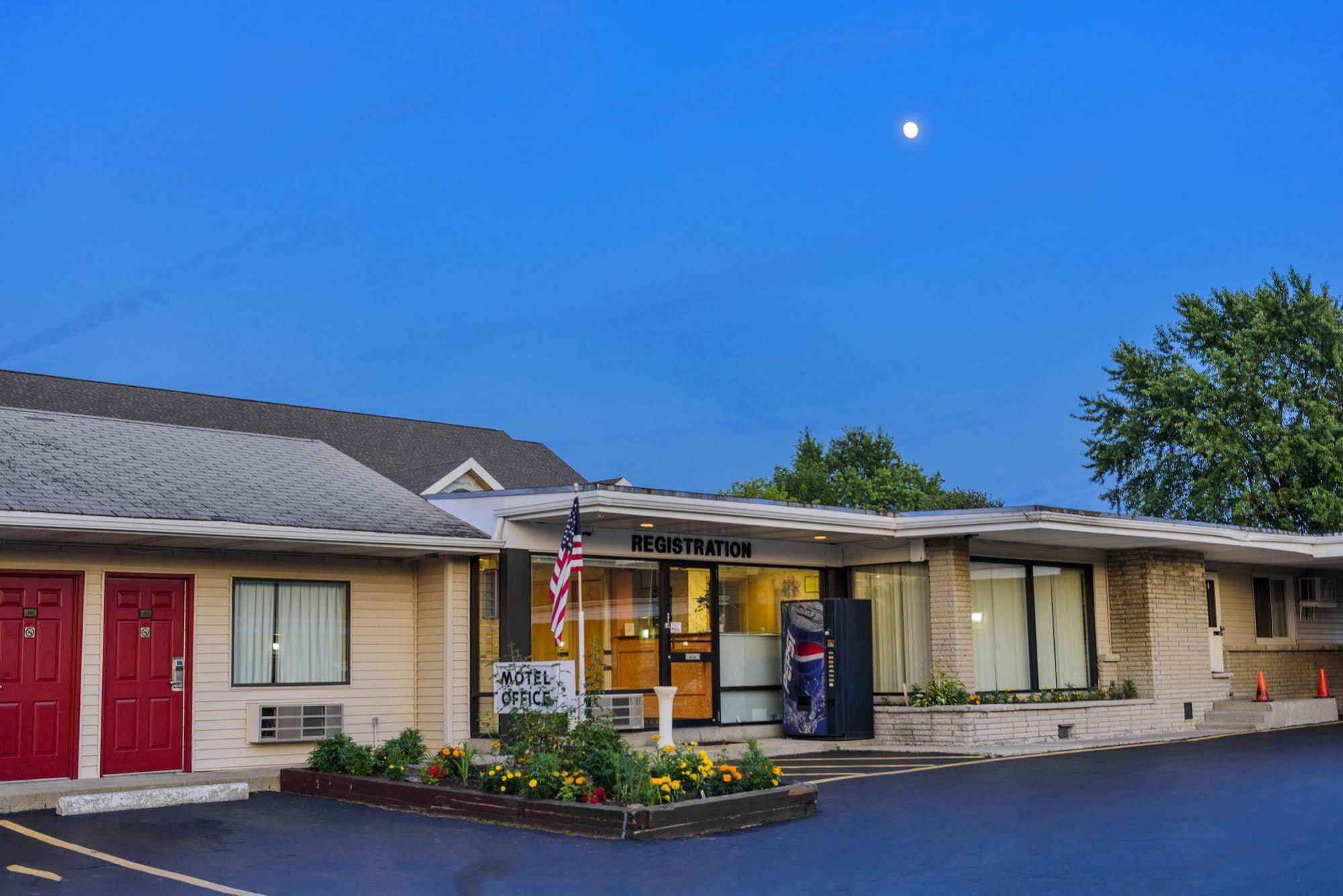 Budget Inn Williamsville Bagian luar foto
