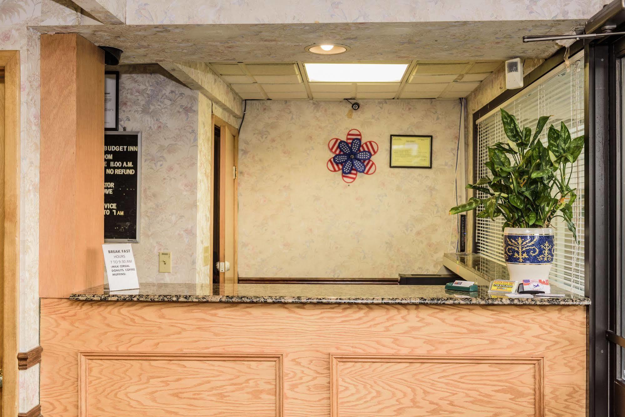 Budget Inn Williamsville Bagian luar foto