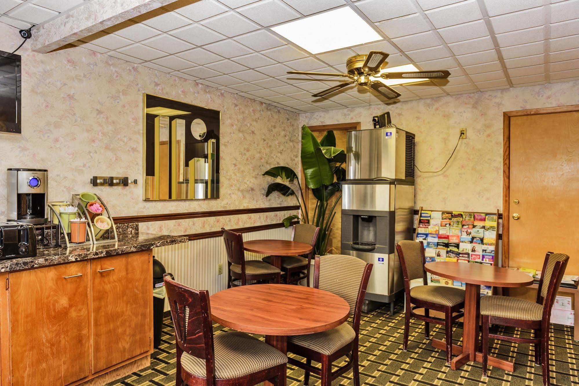 Budget Inn Williamsville Bagian luar foto