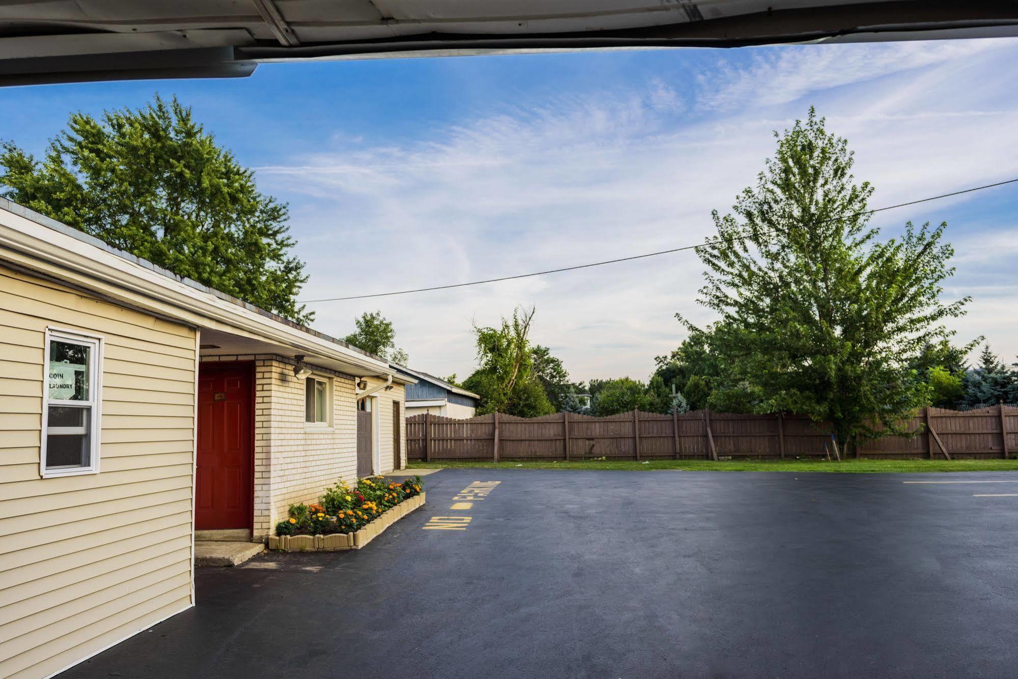 Budget Inn Williamsville Bagian luar foto
