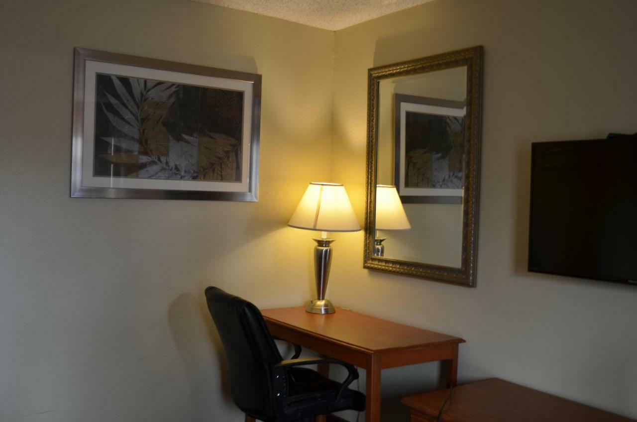 Budget Inn Williamsville Bagian luar foto