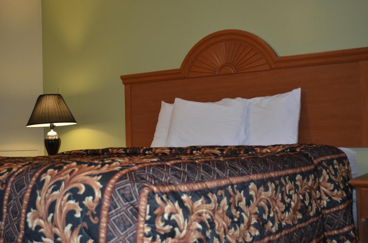 Budget Inn Williamsville Bagian luar foto